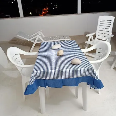 Monolocale Blu Sul Terrazzo A Le Forna *