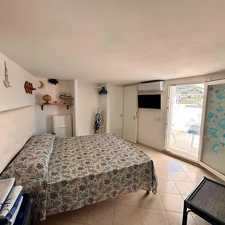 Apartment Monolocale Blu Sul Terrazzo A Le Forna